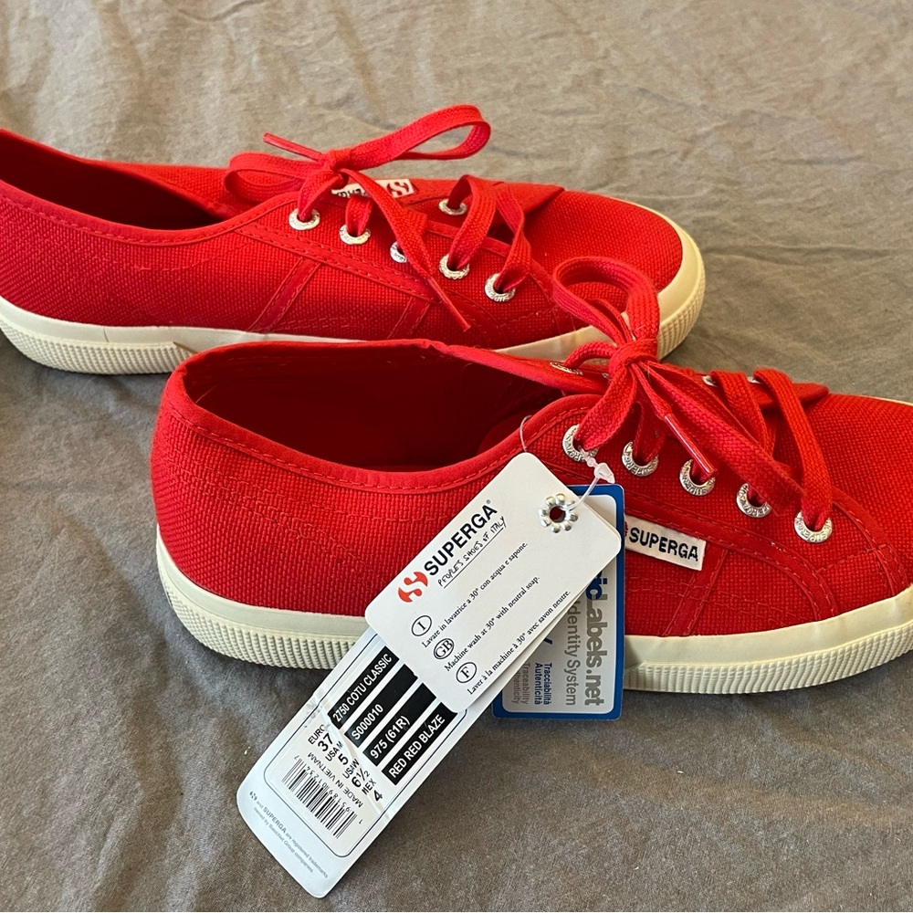 Ladies Superga Sneaker, NWT, Sz 6.5
